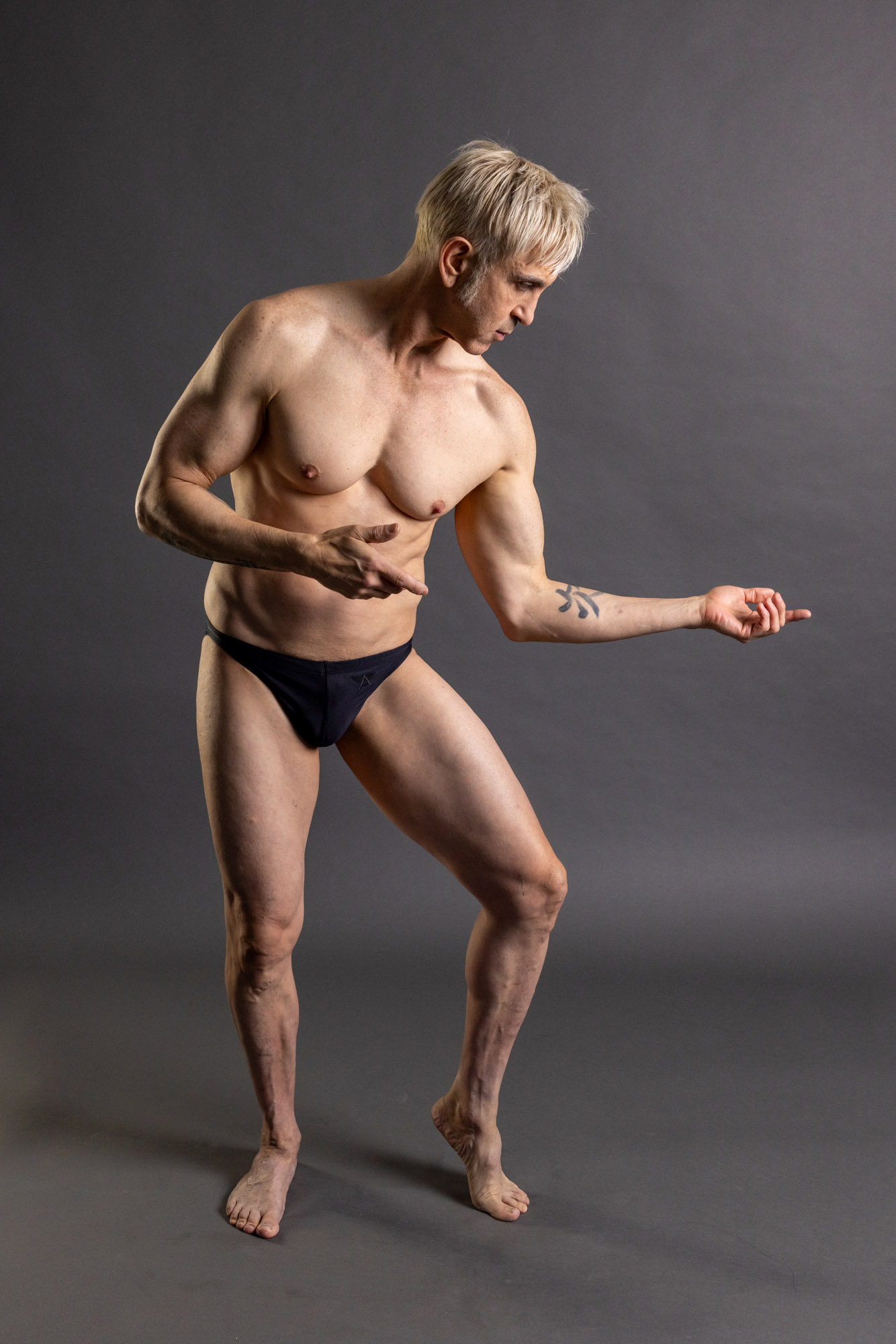 figure drawing reference pose upright sweep through torso and hips