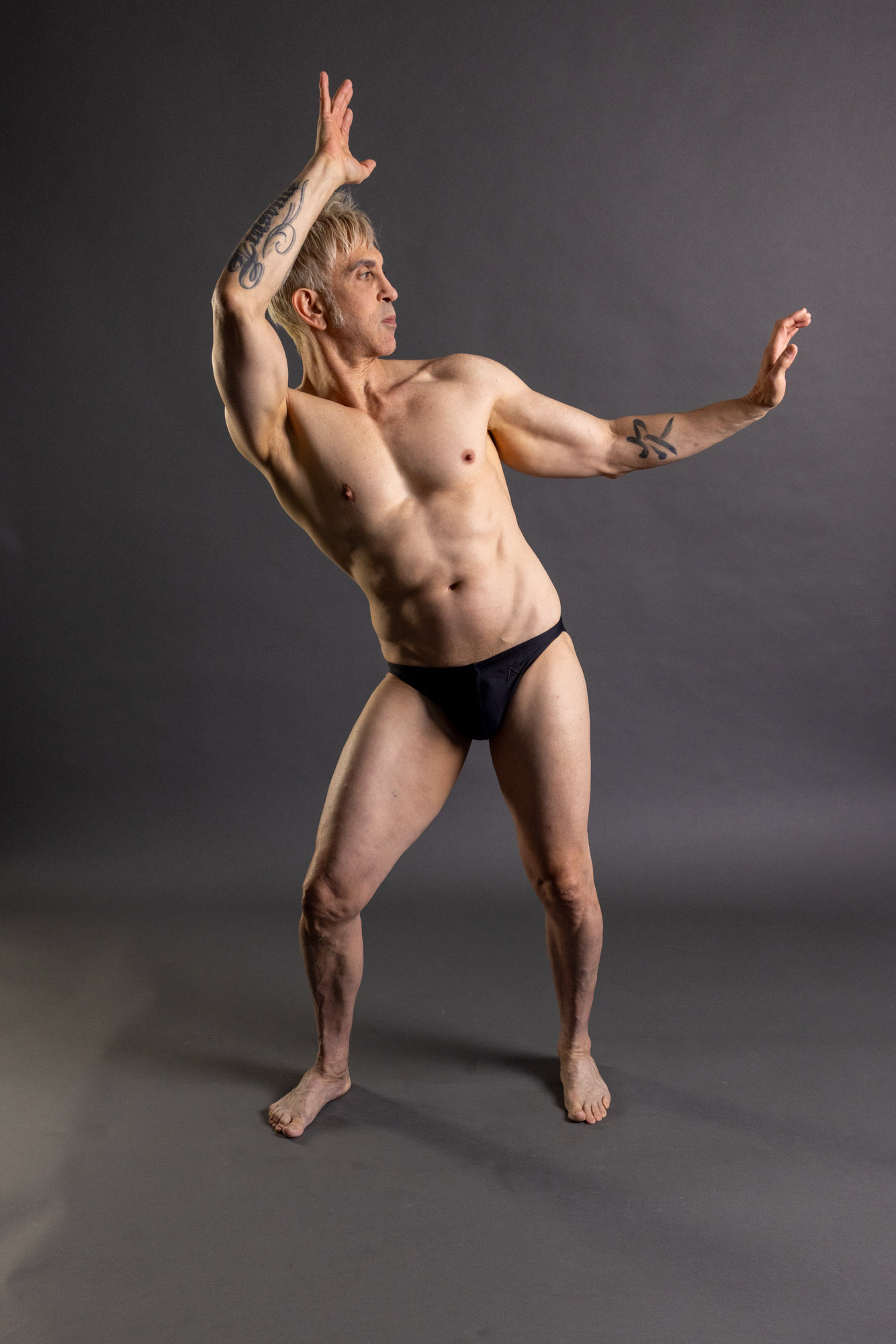 figure drawing reference pose long arc with directional force