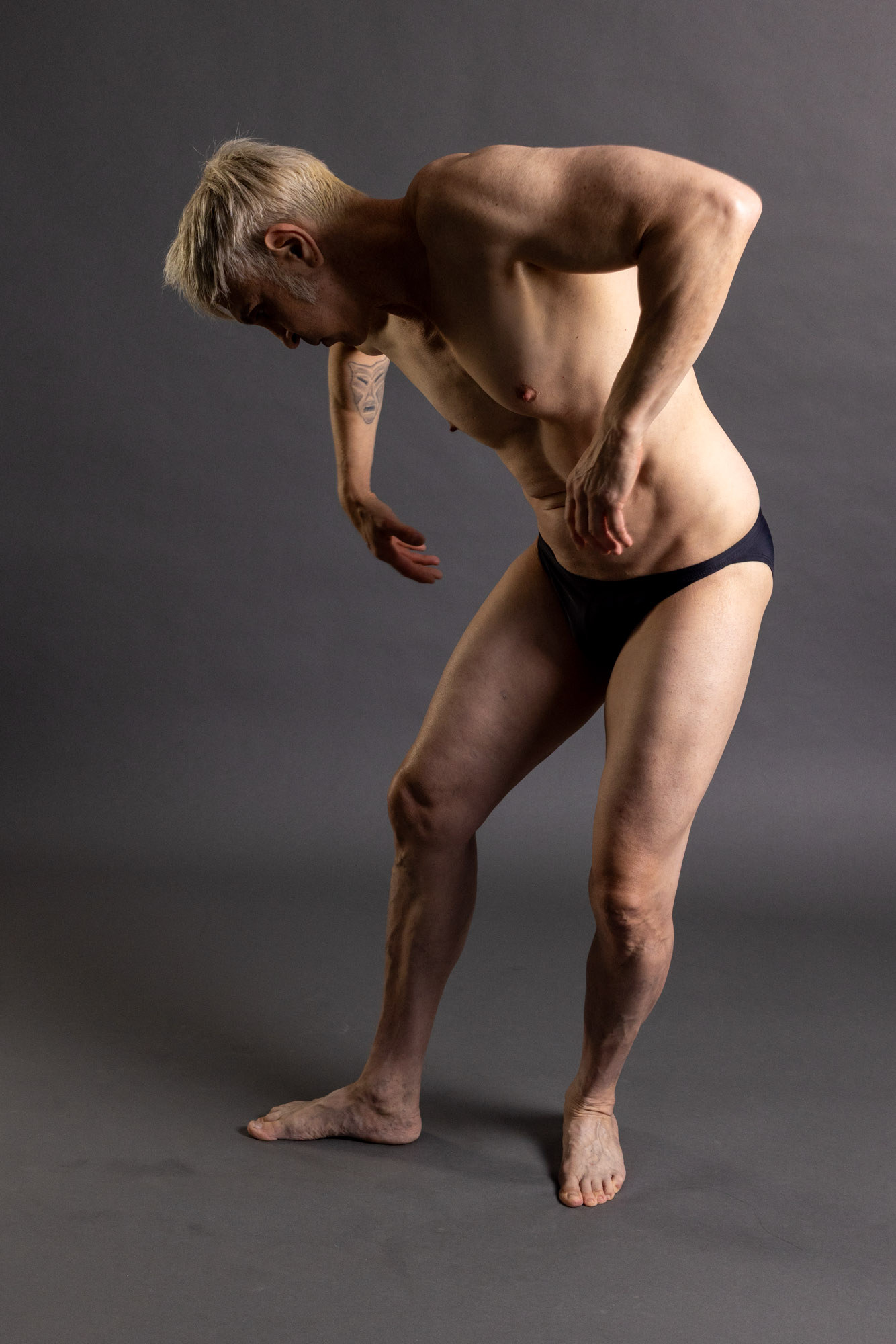 figure drawing reference pose broad forward curve through back and shoulders