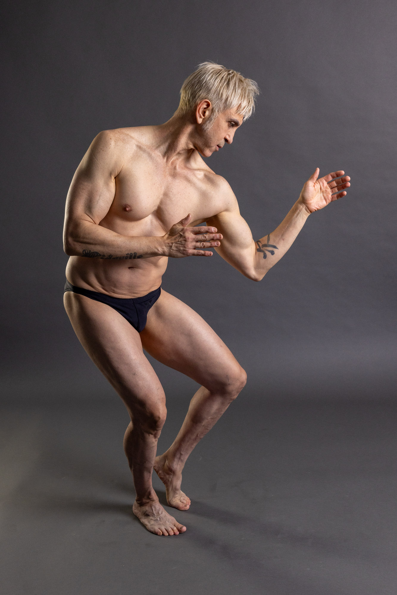 figure drawing reference pose strong c curve resolving into legs