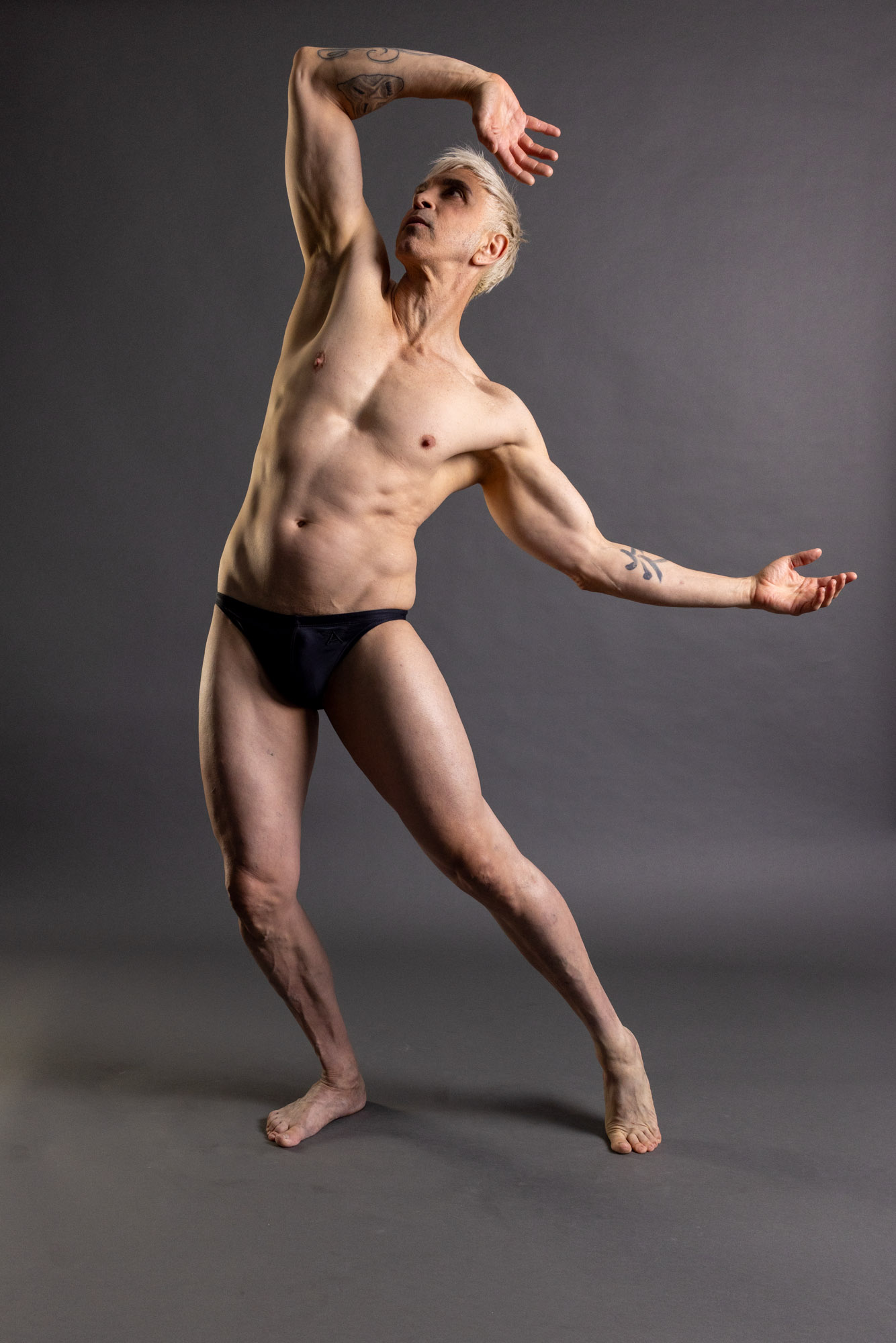 figure drawing reference pose rising torso with anchored legs