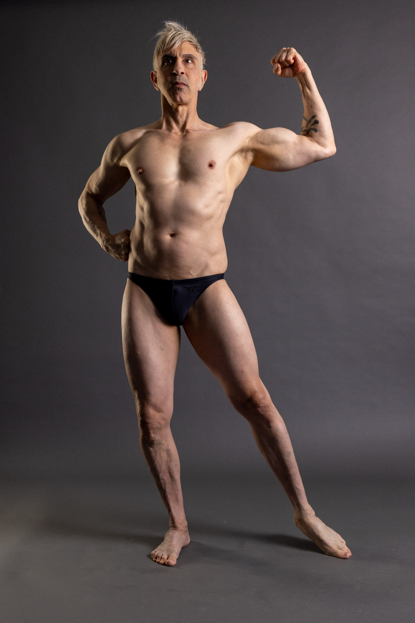 figure drawing reference pose knee and foot stance with sweeping c curve