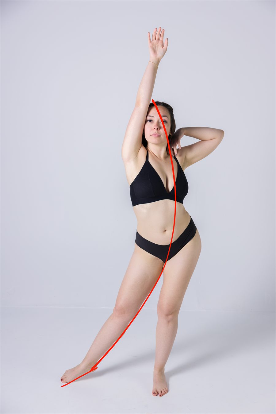 Line of action sketch highlighting the shoulder tilt and arm stretch